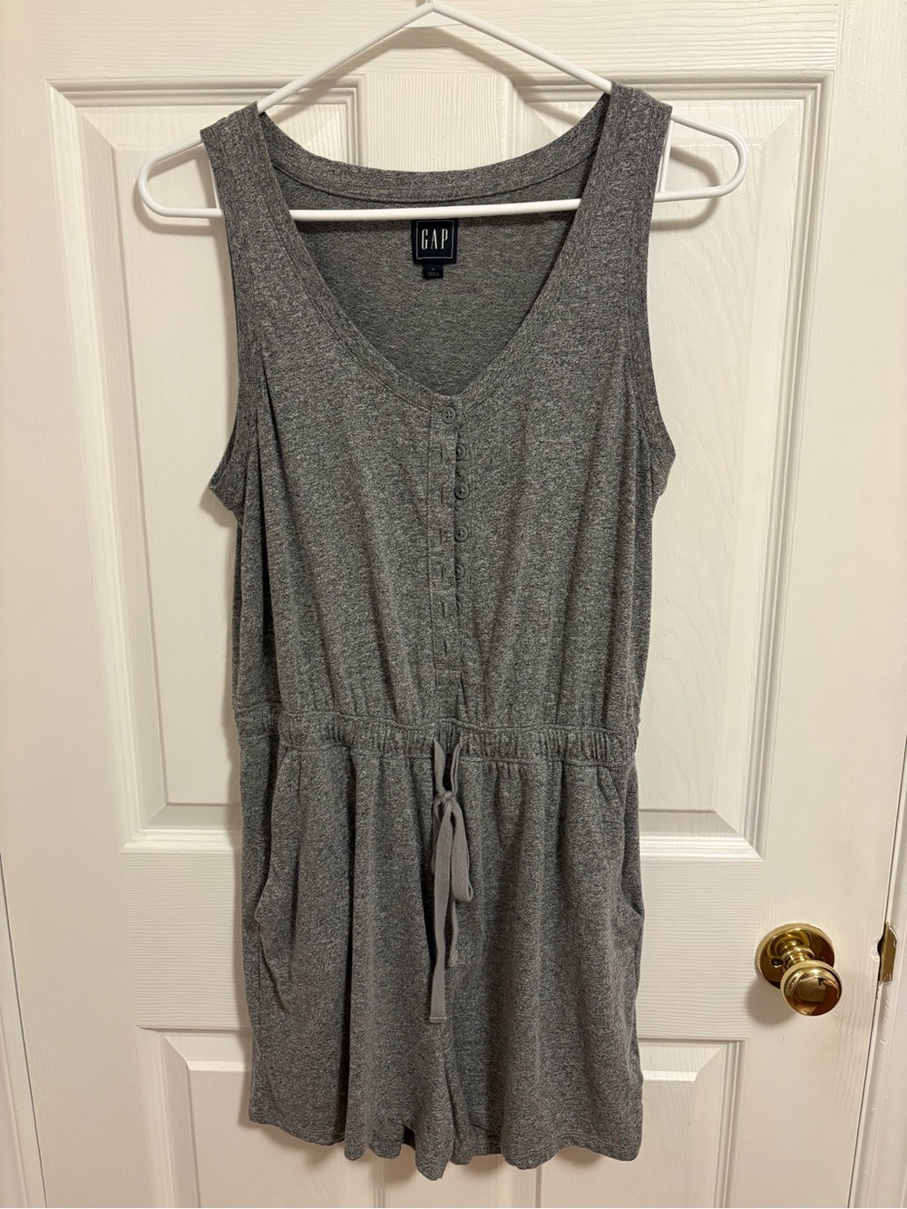 GAP ☀️ Gray Sleeveless Button Up Romper - Women’s M